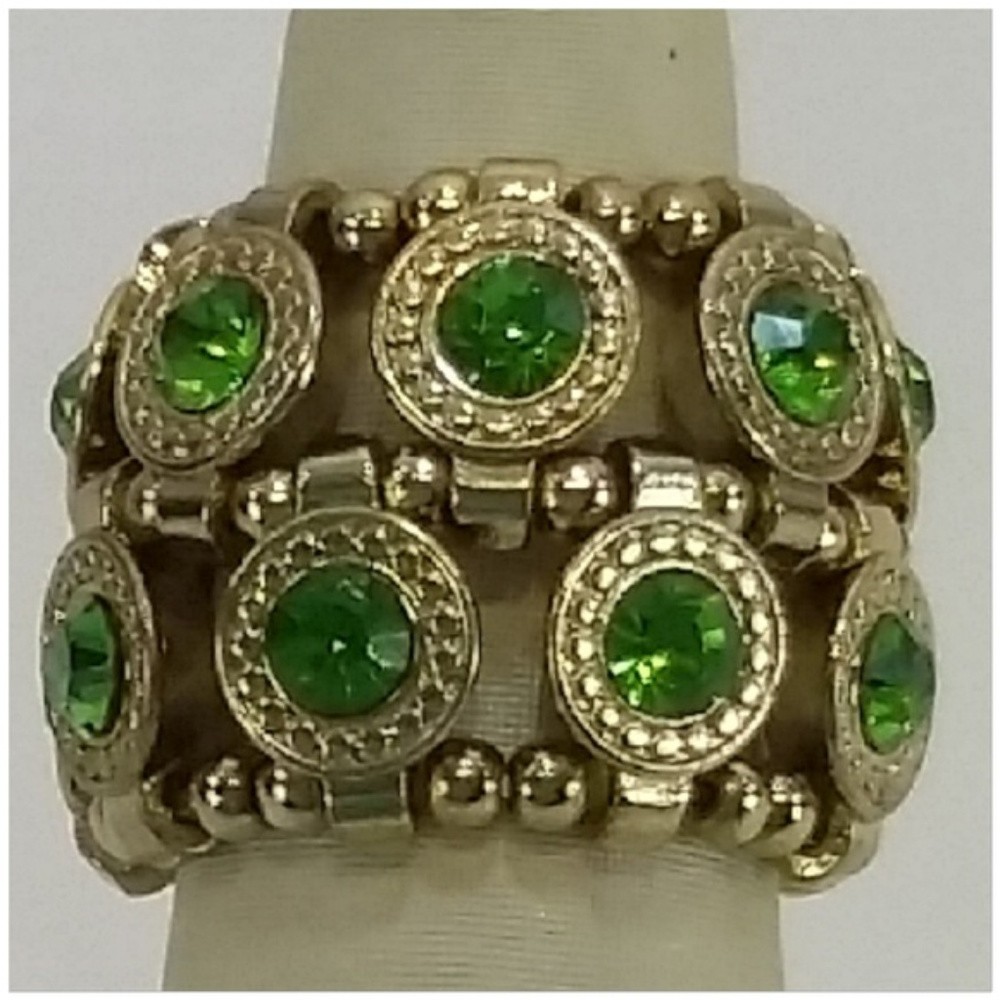 Multi Stone Ring. Goldentone band. Stretchy